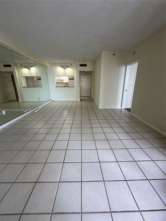 待售: $345,000 (1 贝兹, 1 浴室, 800 平方英尺)