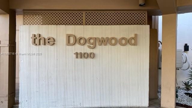 For Sale: $219,999 (2 beds, 2 baths, 1100 Square Feet)