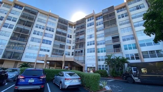 For Sale: $219,999 (2 beds, 2 baths, 1100 Square Feet)