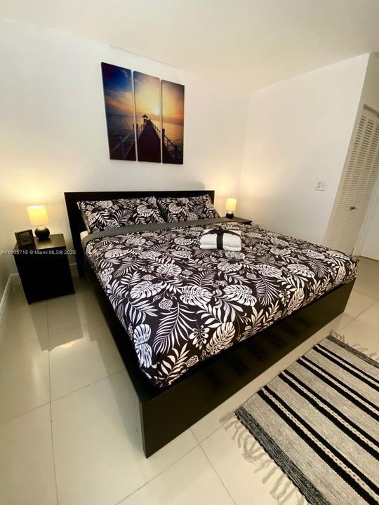 For Rent: $2,475 (3 beds, 2 baths, 1090 Square Feet)