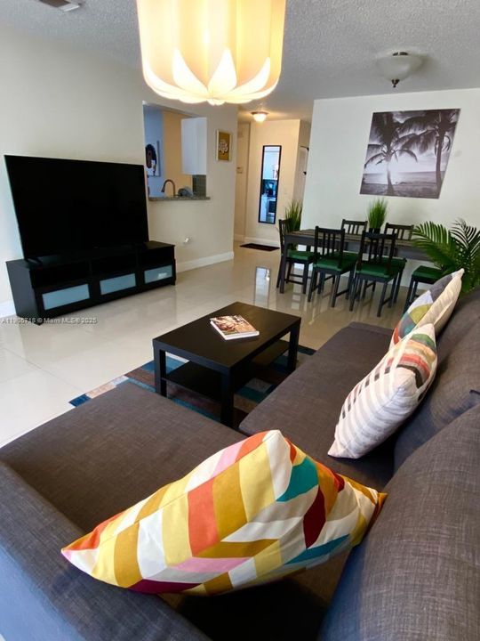 For Rent: $2,475 (3 beds, 2 baths, 1090 Square Feet)