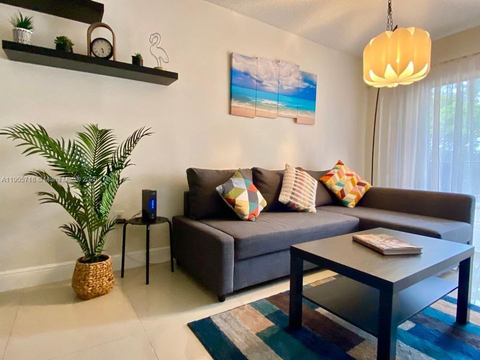 For Rent: $2,475 (3 beds, 2 baths, 1090 Square Feet)