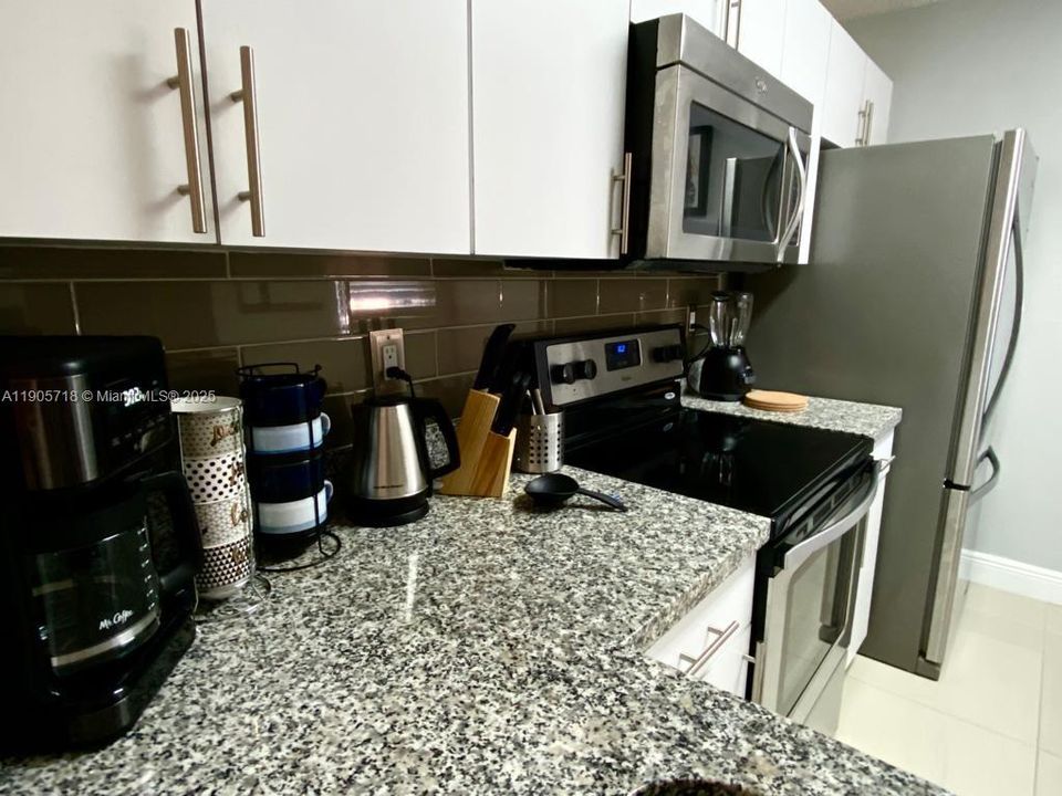 For Rent: $2,475 (3 beds, 2 baths, 1090 Square Feet)