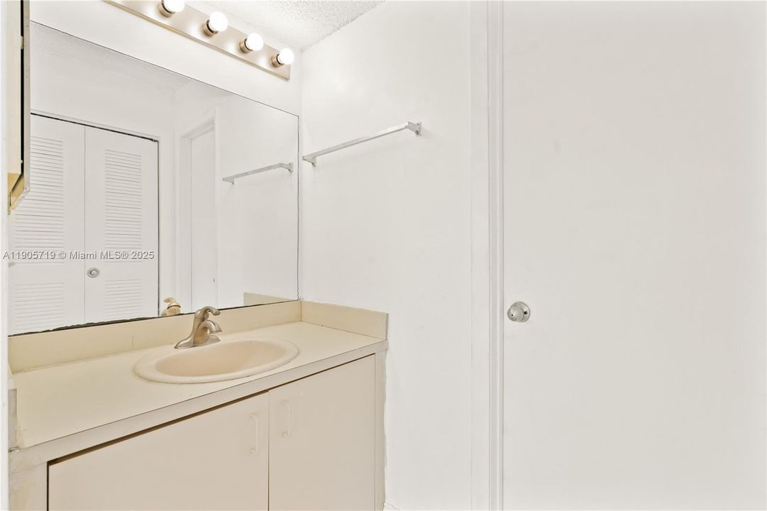 En Renta: $2,200 (2 camas, 2 baños, 1113 Pies cuadrados)