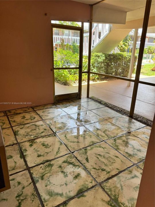 Recently Sold: $75,000 (1 beds, 1 baths, 650 Square Feet)