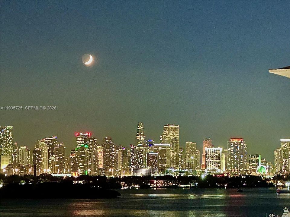 出租: $2,700 (1 贝兹, 1 浴室, 847 平方英尺)