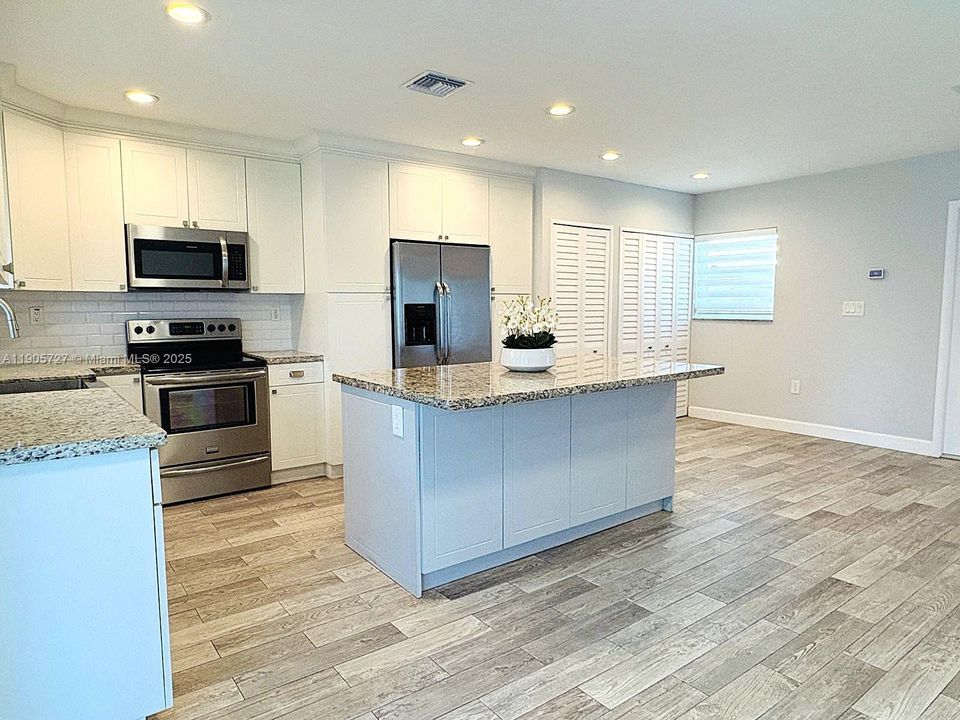 Active With Contract: $524,999 (3 beds, 1 baths, 1012 Square Feet)