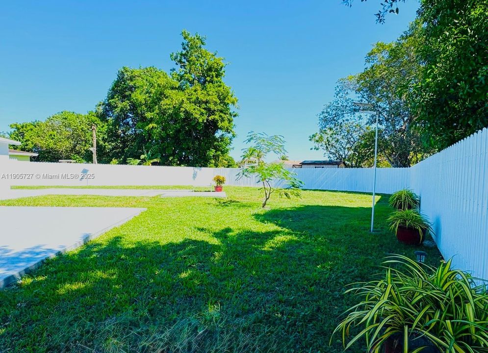 Active With Contract: $524,999 (3 beds, 1 baths, 1012 Square Feet)