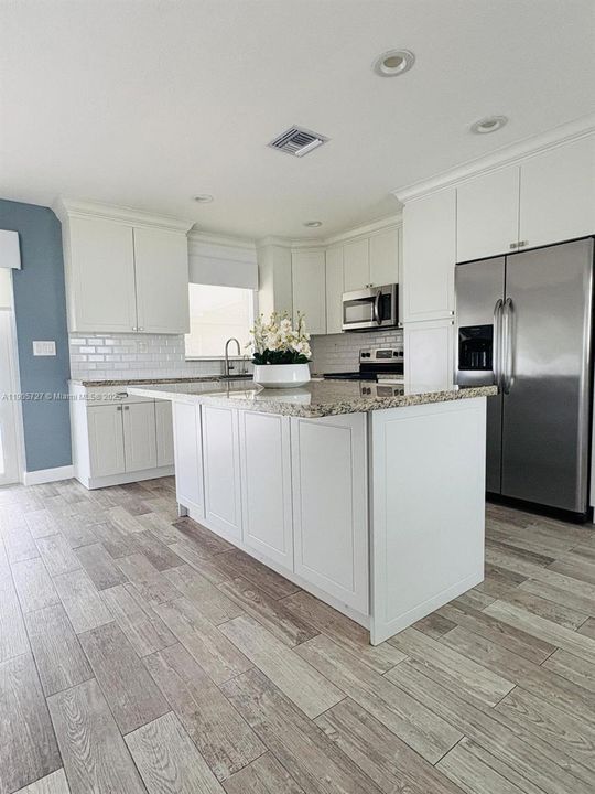 Active With Contract: $524,999 (3 beds, 1 baths, 1012 Square Feet)