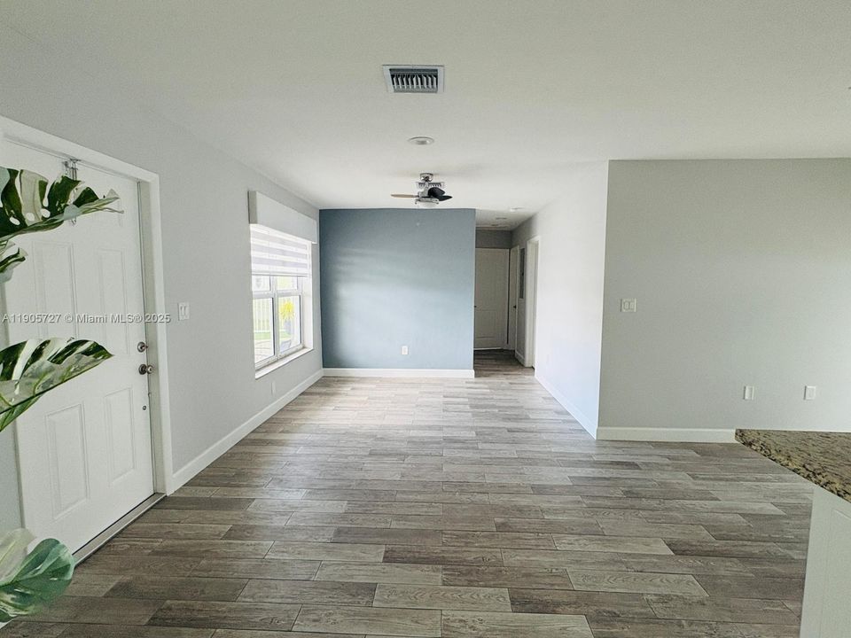 Active With Contract: $524,999 (3 beds, 1 baths, 1012 Square Feet)