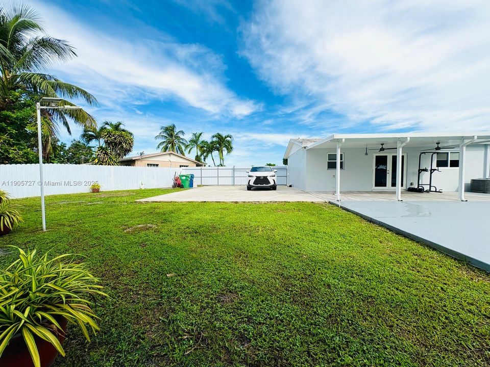 Active With Contract: $524,999 (3 beds, 1 baths, 1012 Square Feet)