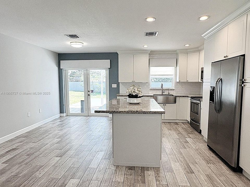 Active With Contract: $524,999 (3 beds, 1 baths, 1012 Square Feet)