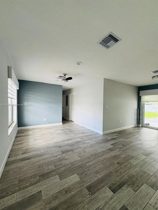 Active With Contract: $524,999 (3 beds, 1 baths, 1012 Square Feet)