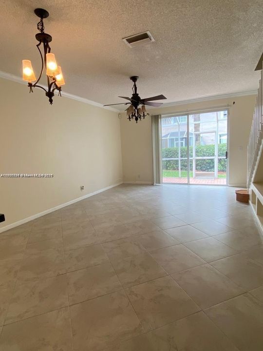 For Rent: $2,850 (2 beds, 2 baths, 1131 Square Feet)