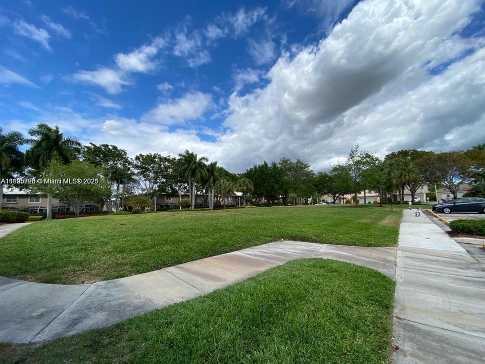 For Rent: $2,850 (2 beds, 2 baths, 1131 Square Feet)