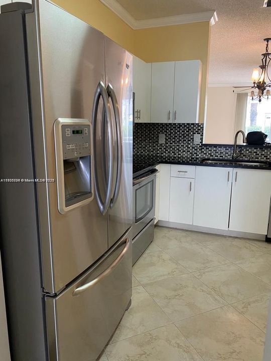 For Rent: $2,850 (2 beds, 2 baths, 1131 Square Feet)