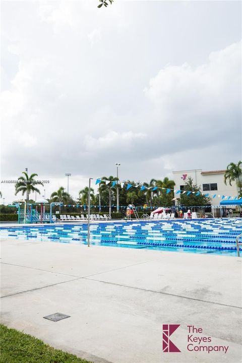 For Rent: $2,850 (2 beds, 2 baths, 1131 Square Feet)