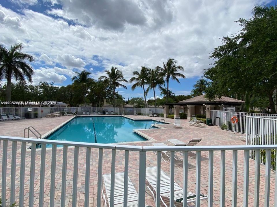 For Rent: $2,850 (2 beds, 2 baths, 1131 Square Feet)