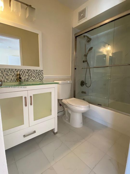 For Rent: $2,850 (2 beds, 2 baths, 1131 Square Feet)