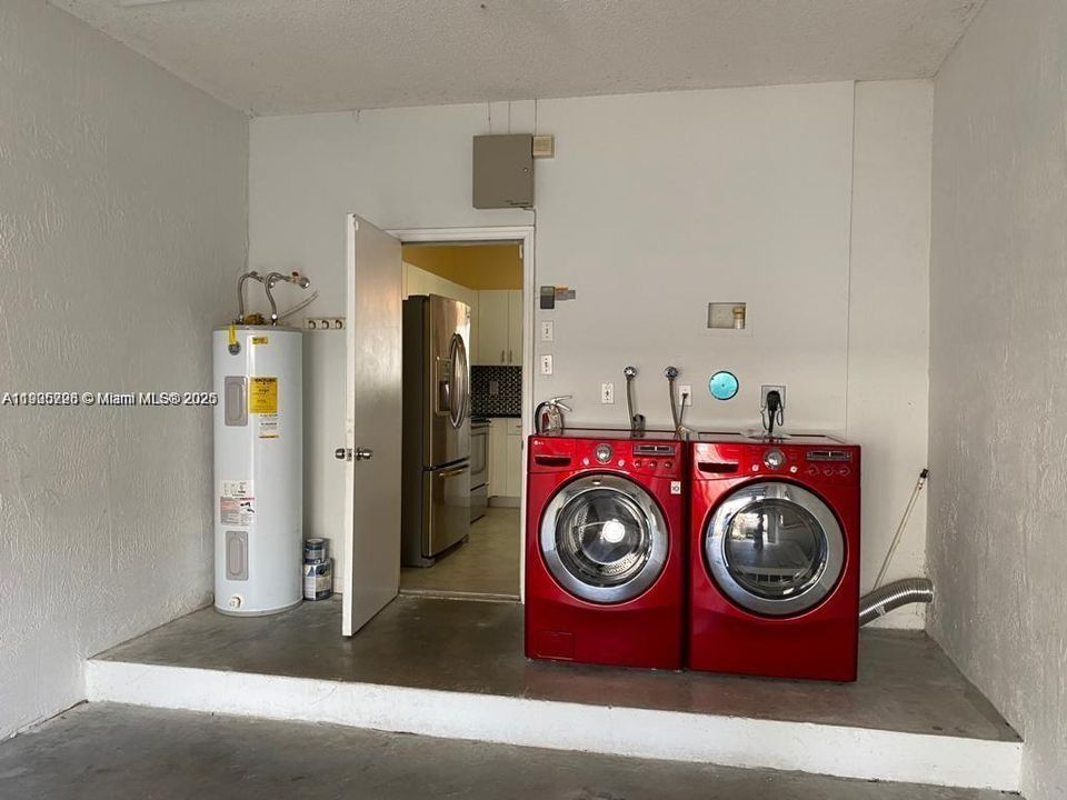 For Rent: $2,850 (2 beds, 2 baths, 1131 Square Feet)