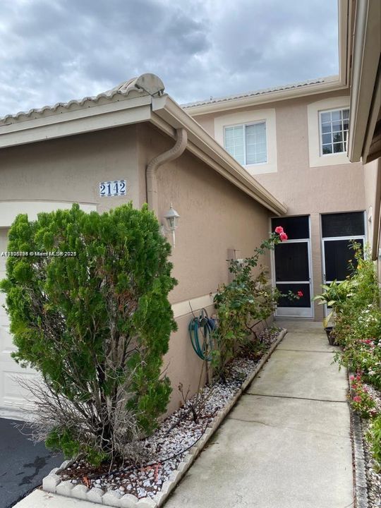 For Rent: $2,850 (2 beds, 2 baths, 1131 Square Feet)