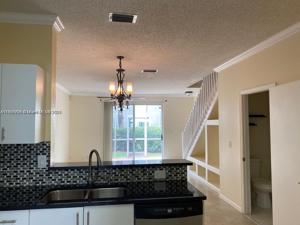 For Rent: $2,850 (2 beds, 2 baths, 1131 Square Feet)
