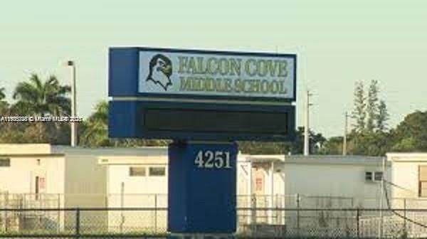 For Rent: $2,850 (2 beds, 2 baths, 1131 Square Feet)