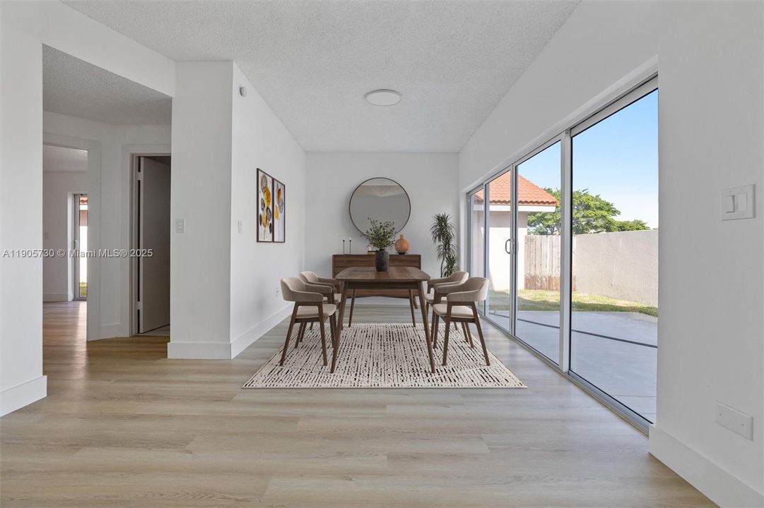 合同活跃: $4,100 (3 贝兹, 3 浴室, 2144 平方英尺)