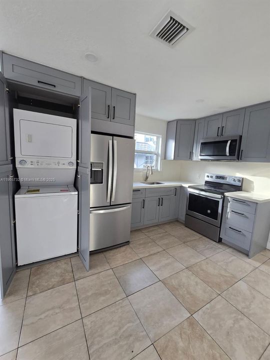 待售: $279,000 (2 贝兹, 1 浴室, 870 平方英尺)