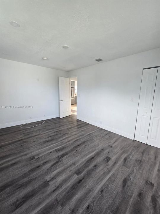 待售: $279,000 (2 贝兹, 1 浴室, 870 平方英尺)