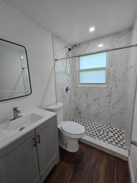 待售: $279,000 (2 贝兹, 1 浴室, 870 平方英尺)