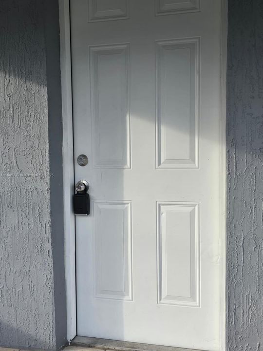 待售: $279,000 (2 贝兹, 1 浴室, 870 平方英尺)