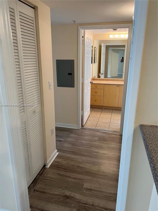 For Rent: $1,800 (2 beds, 1 baths, 1002 Square Feet)