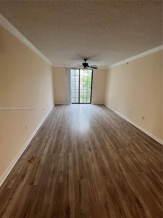 For Rent: $1,800 (2 beds, 1 baths, 1002 Square Feet)