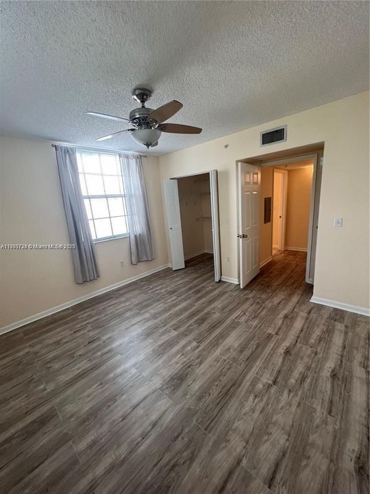 For Rent: $1,800 (2 beds, 1 baths, 1002 Square Feet)