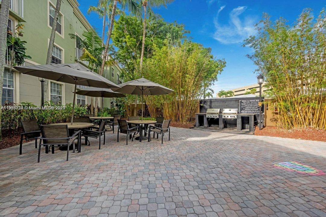 For Rent: $1,800 (2 beds, 1 baths, 1002 Square Feet)