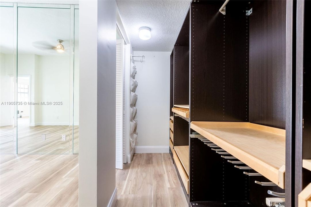 待售: $360,000 (2 贝兹, 2 浴室, 1115 平方英尺)