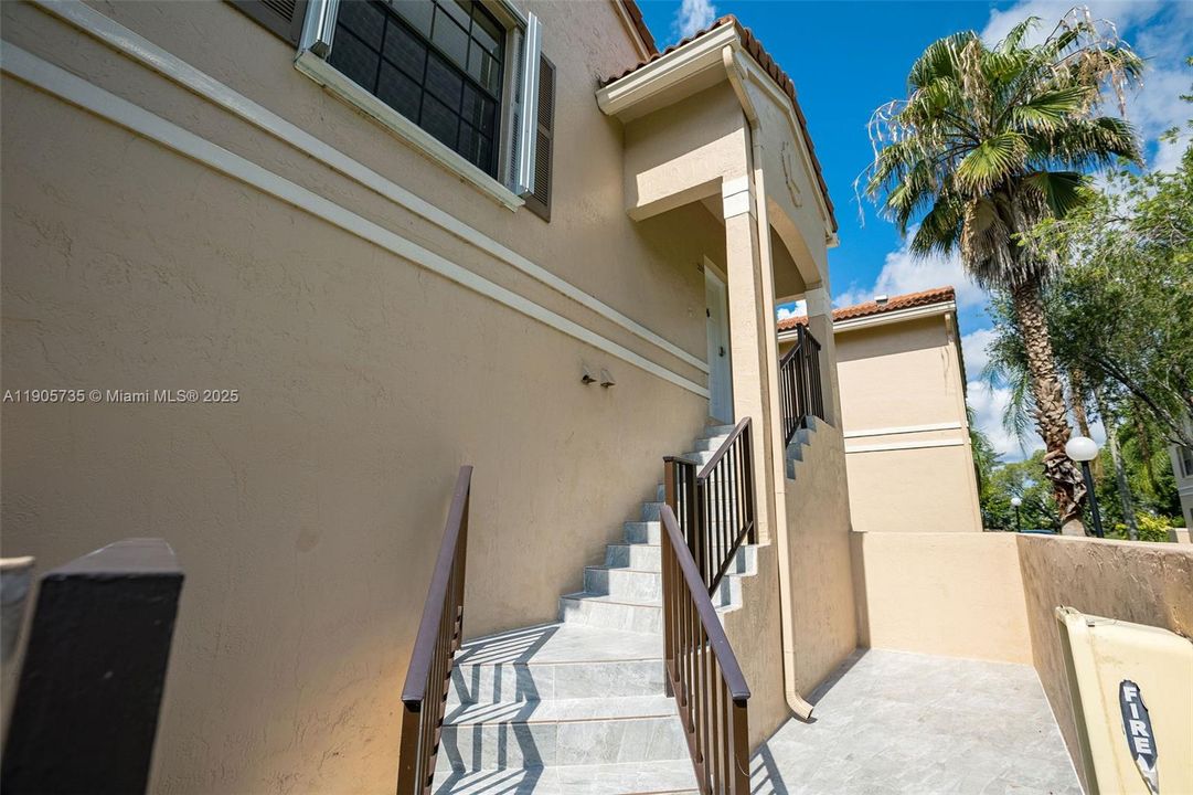 待售: $360,000 (2 贝兹, 2 浴室, 1115 平方英尺)