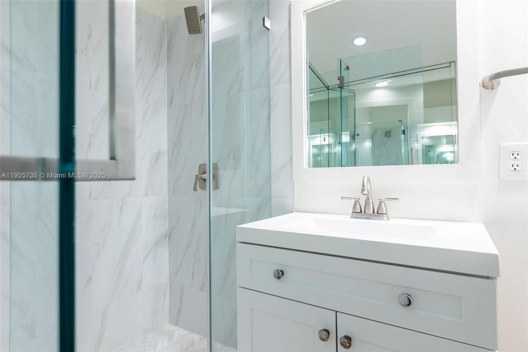 待售: $360,000 (2 贝兹, 2 浴室, 1115 平方英尺)