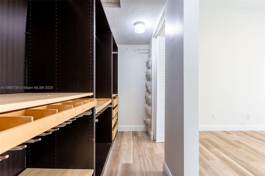 待售: $360,000 (2 贝兹, 2 浴室, 1115 平方英尺)