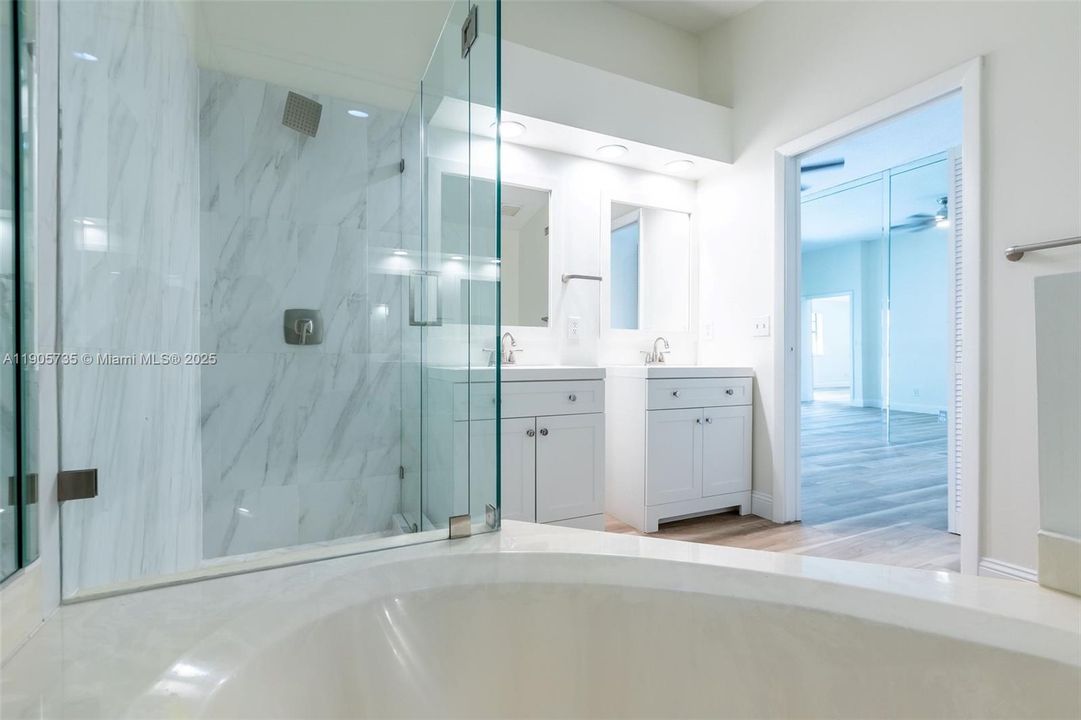 待售: $360,000 (2 贝兹, 2 浴室, 1115 平方英尺)