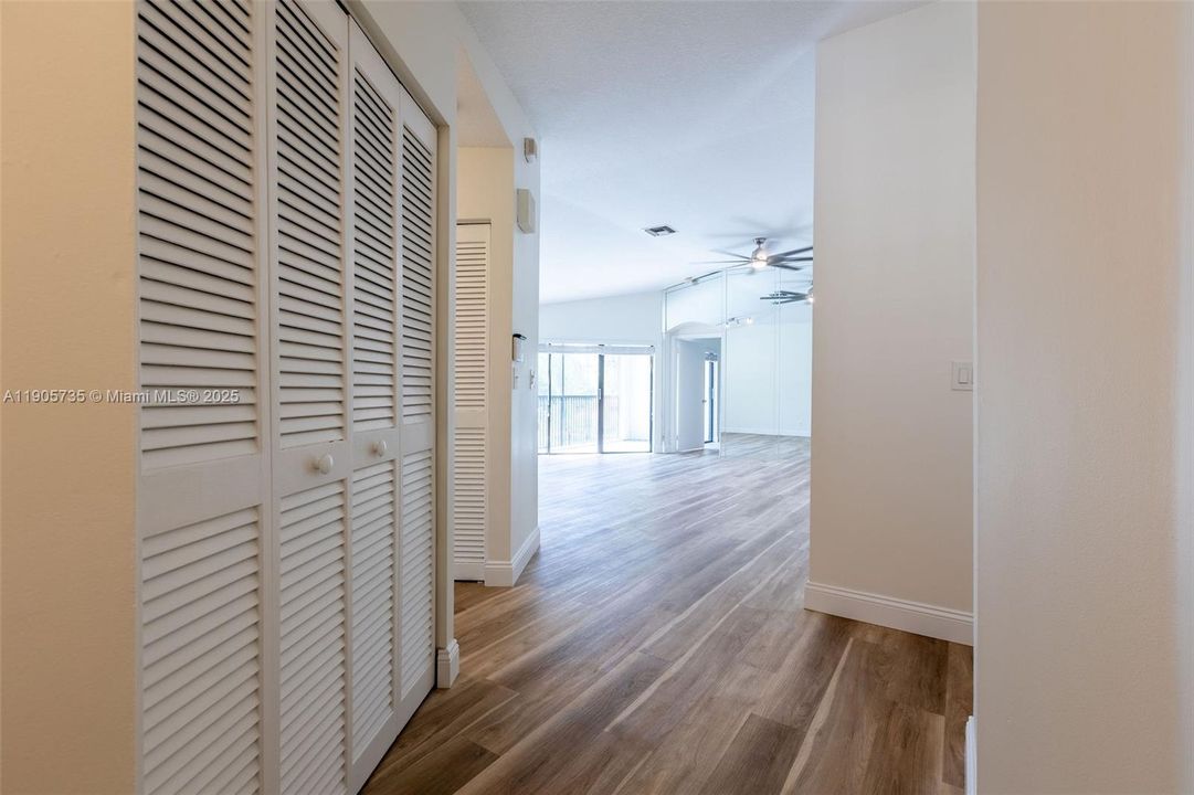 待售: $360,000 (2 贝兹, 2 浴室, 1115 平方英尺)