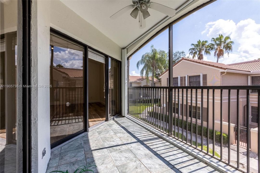 待售: $360,000 (2 贝兹, 2 浴室, 1115 平方英尺)