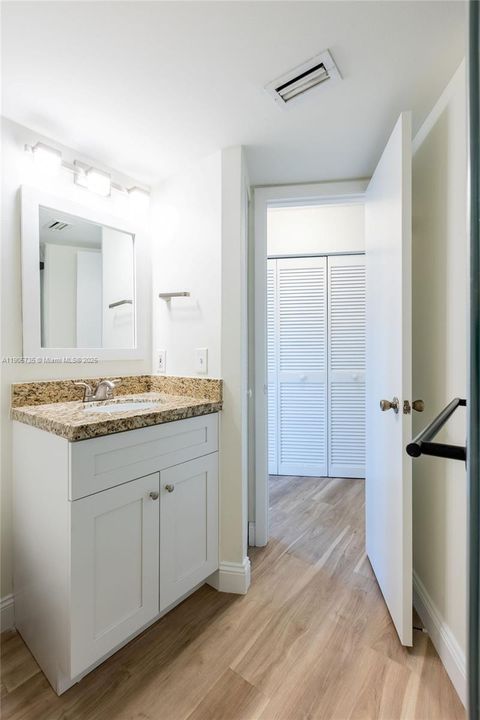 待售: $360,000 (2 贝兹, 2 浴室, 1115 平方英尺)