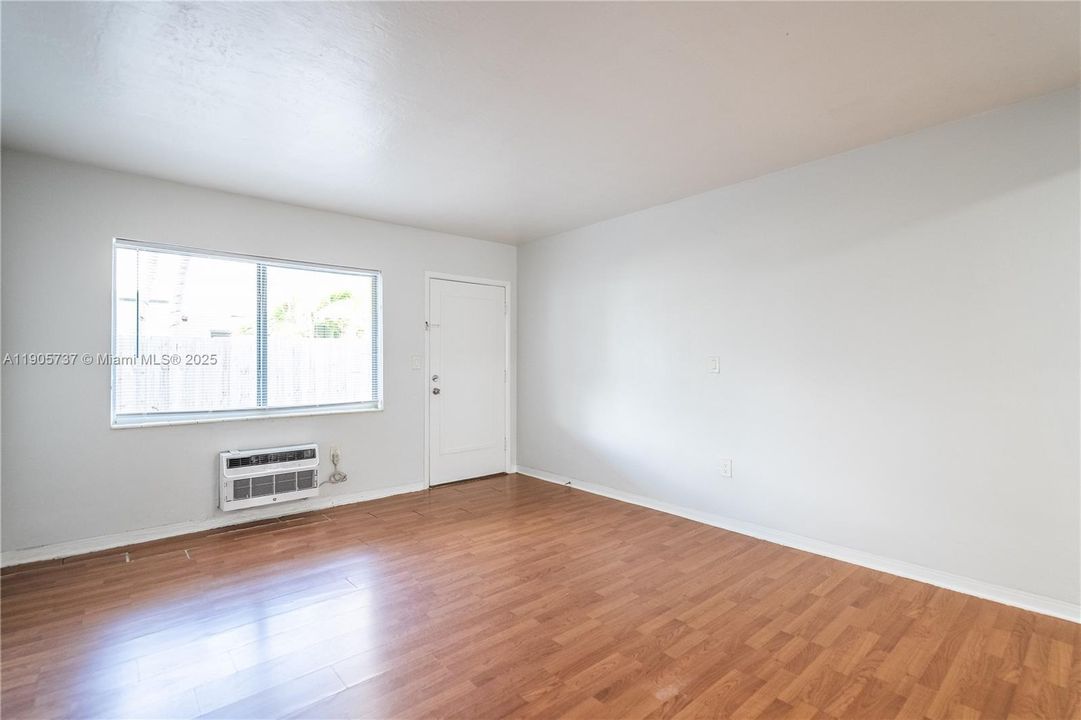 Recently Rented: $1,550 (0 beds, 1 baths, 525 Square Feet)