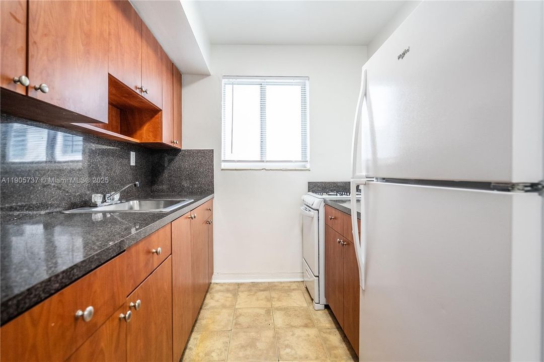 Recently Rented: $1,550 (0 beds, 1 baths, 525 Square Feet)