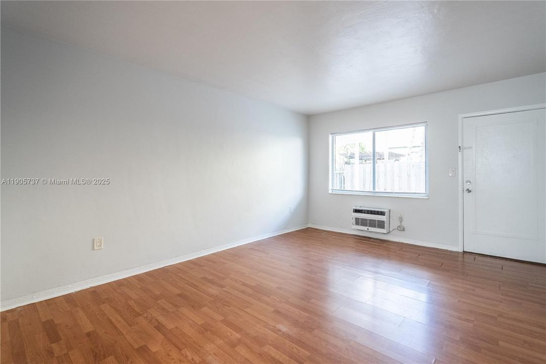 Recently Rented: $1,550 (0 beds, 1 baths, 525 Square Feet)