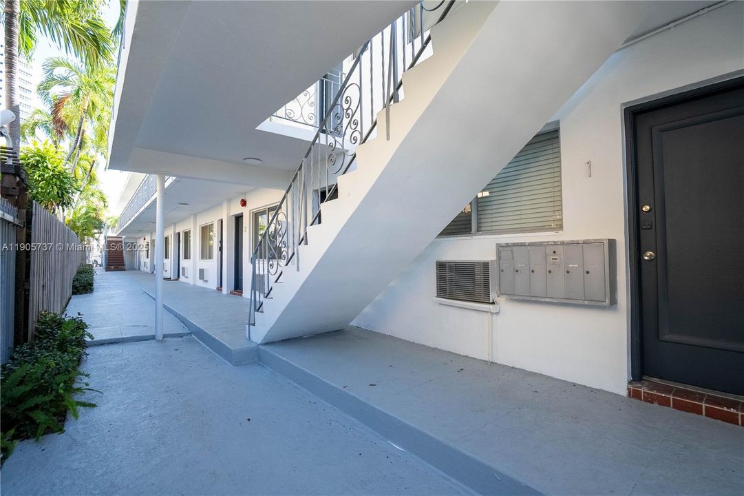 Recently Rented: $1,550 (0 beds, 1 baths, 525 Square Feet)