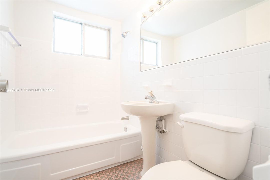 Recently Rented: $1,550 (0 beds, 1 baths, 525 Square Feet)