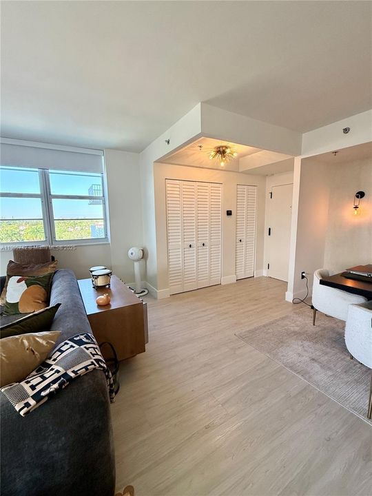 待售: $560,000 (1 贝兹, 1 浴室, 900 平方英尺)